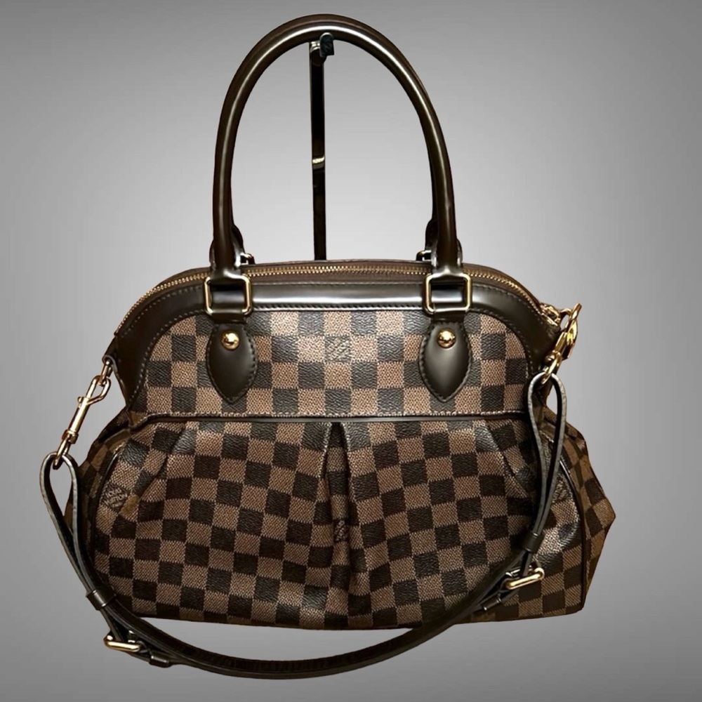 A101- 💯% authentic Louis Vuitton Trevi PM Damier bag